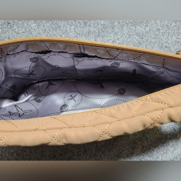 Samantha Brown Quilted Belt Sling Bag - Picture 4 of 10